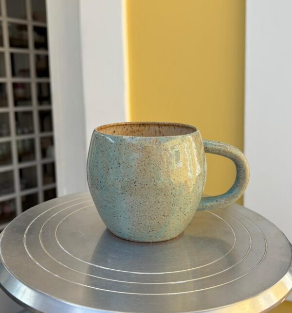 Caneca verde e bege